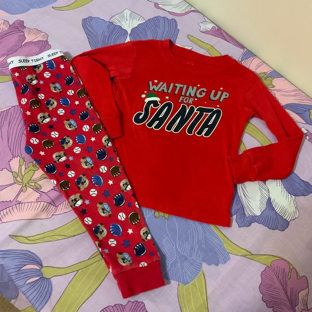 Like New Carter’s Pajamas 2 Pc Set Waiting Up for Santa print